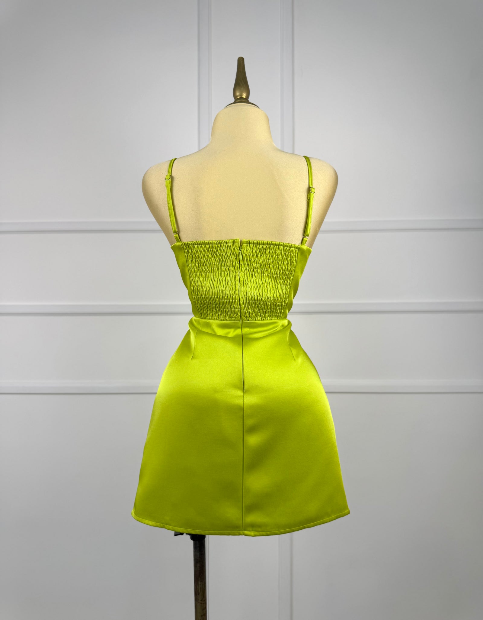 Vestido corto verde satín