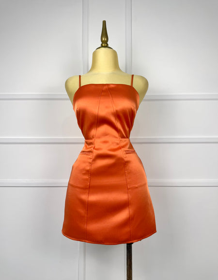Vestido naranja corto satinado