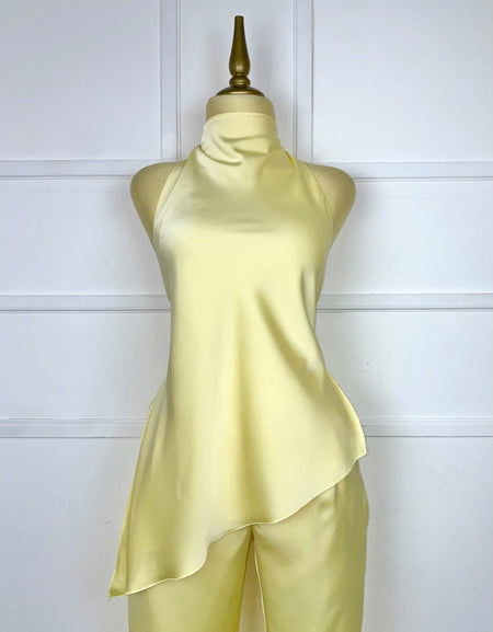 Set amarillo mantequilla satín asimétrico