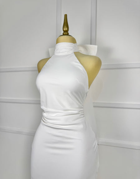 Vestido blanco largo con moño