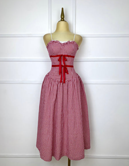 Vestido midi rojo cuadrado con copas