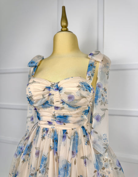 Vestido crema con flores azules