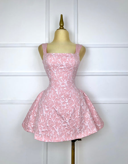 Vestido rosa corto con textura