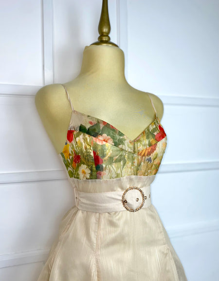 Vestido crema con estampado floral y cinto