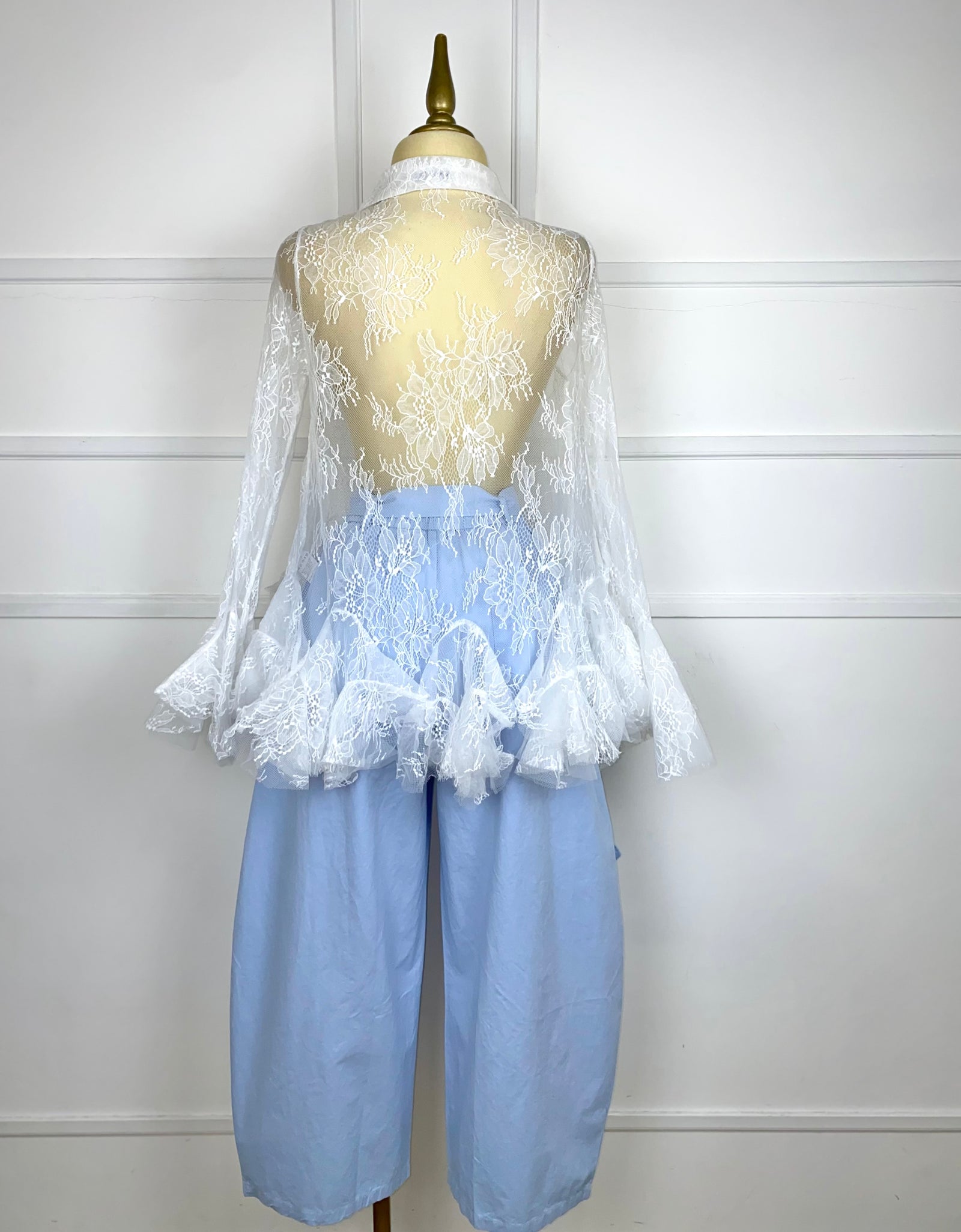 Blusa encaje blanco con tul