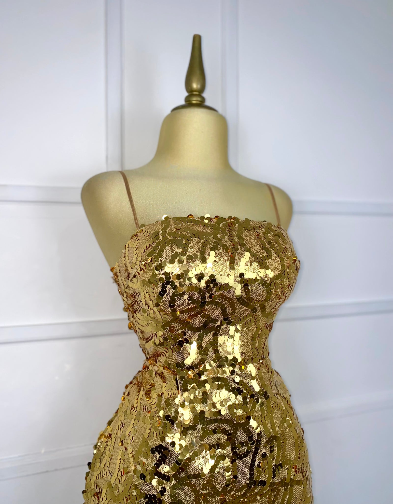 Vestido dorado lentejuela con listones