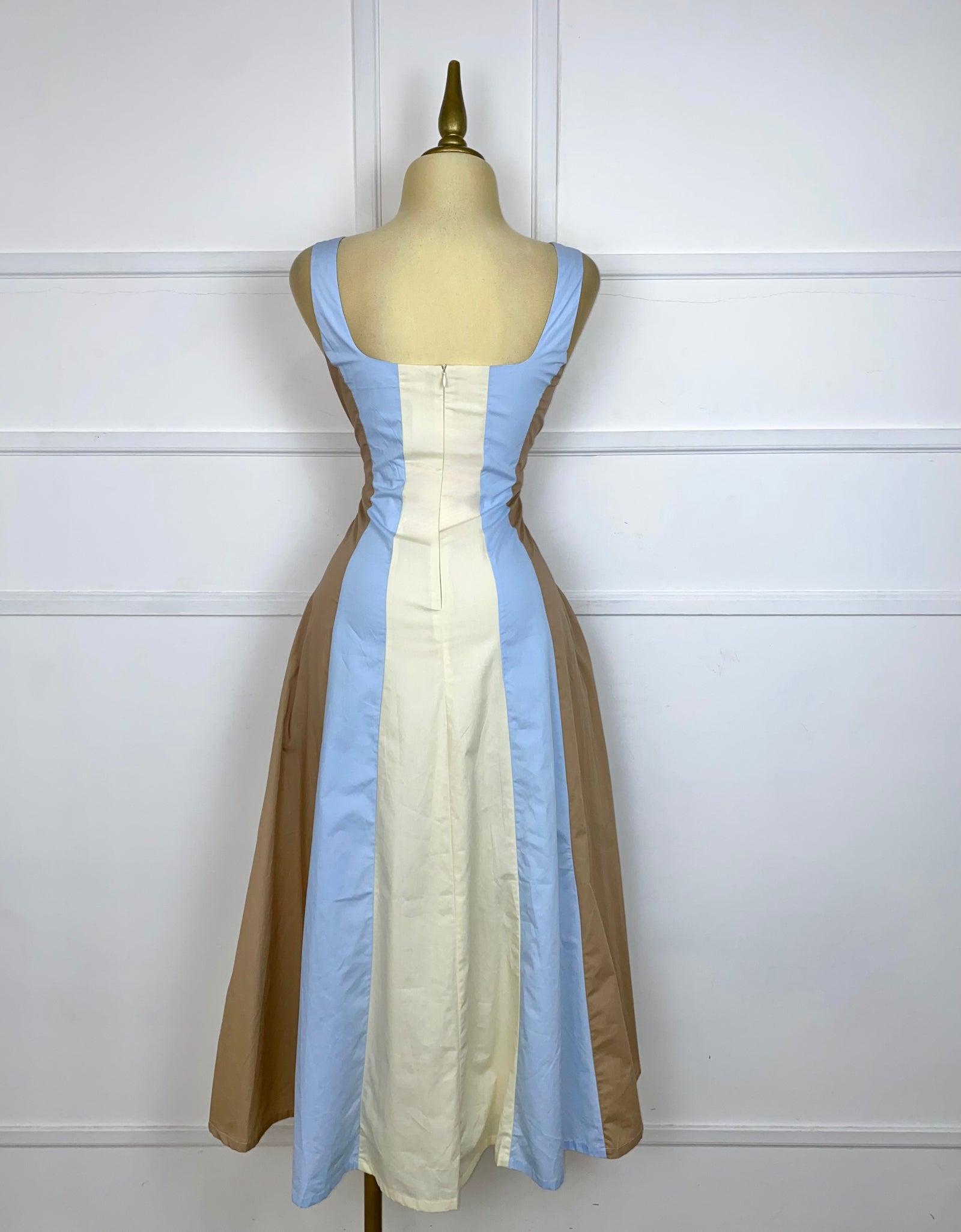 Vestido midi con líneas