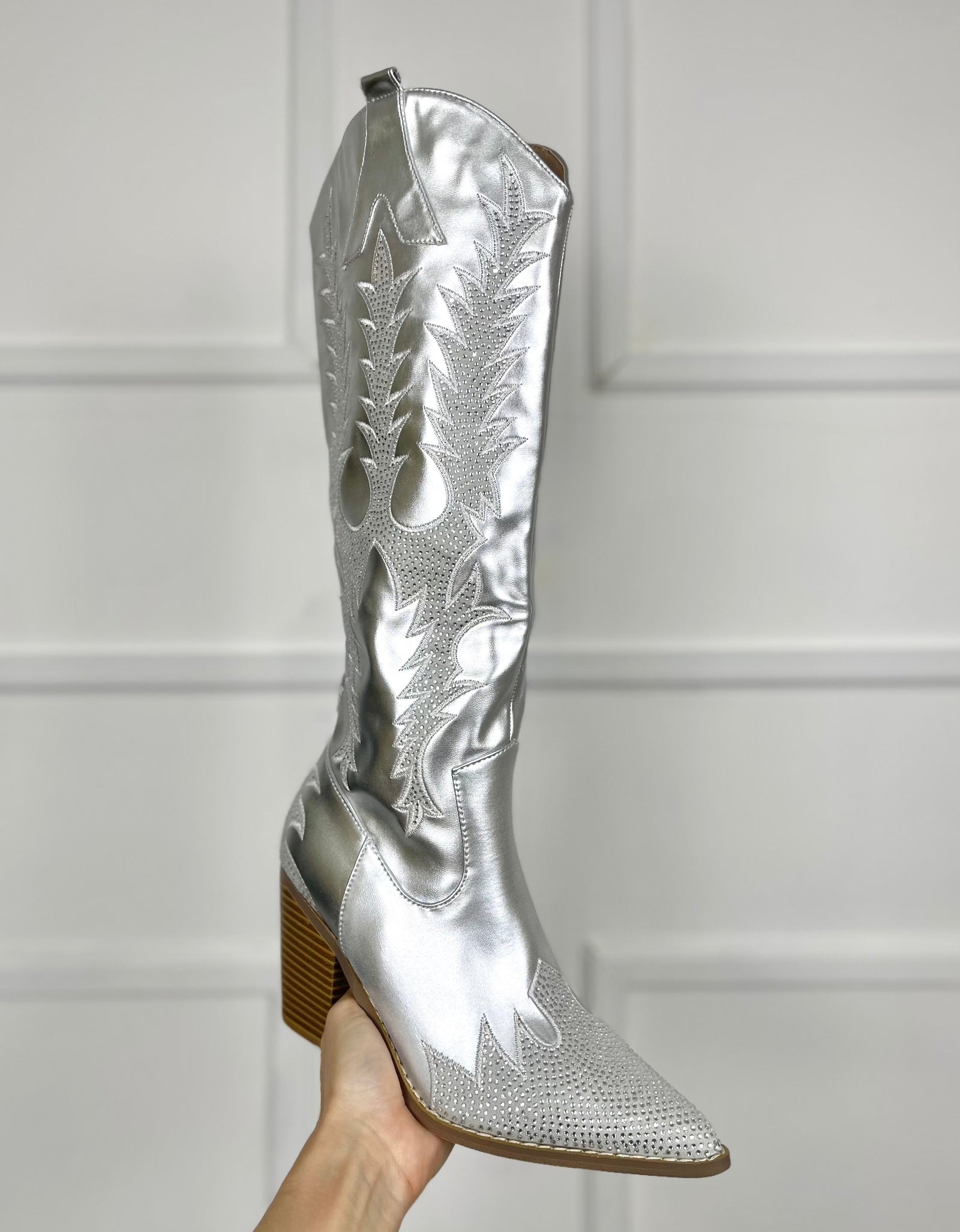 Botas plata vaqueras con pedrería