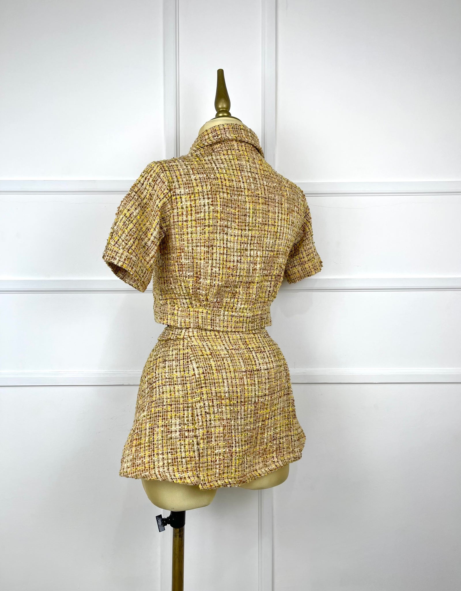 Set tweed amarillo con botones