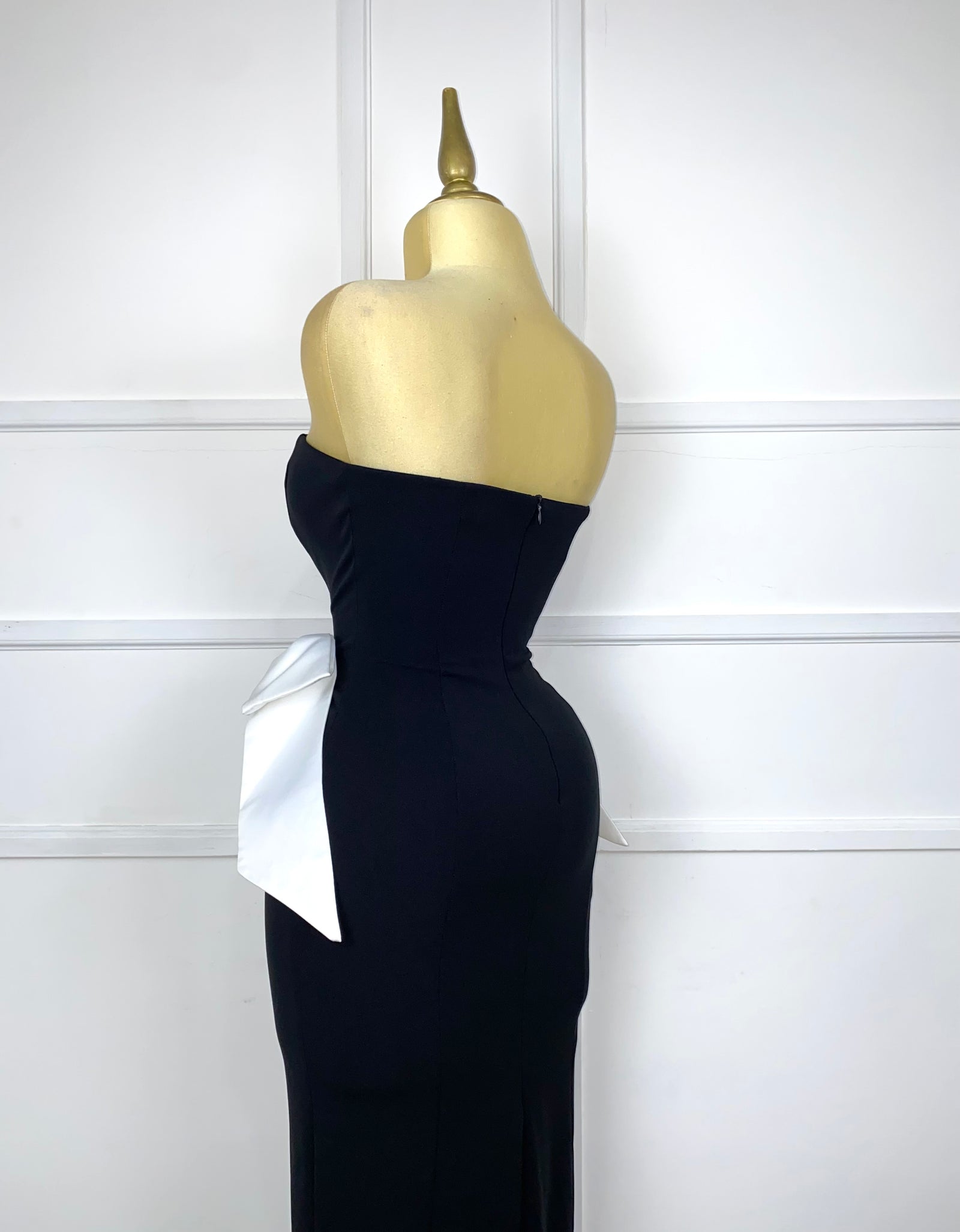 Vestido negro midi con moños blancos
