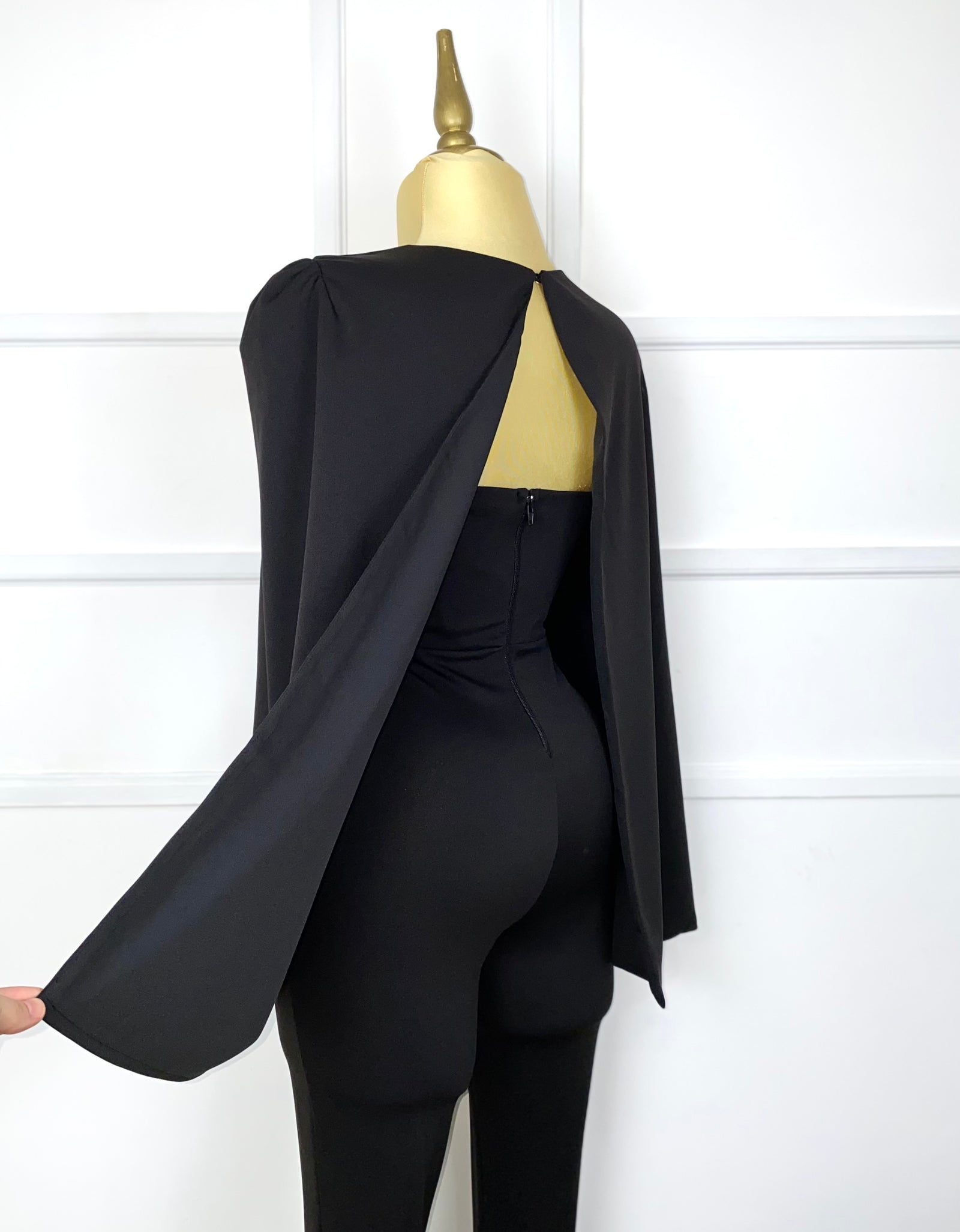 Palazzo negro con capa