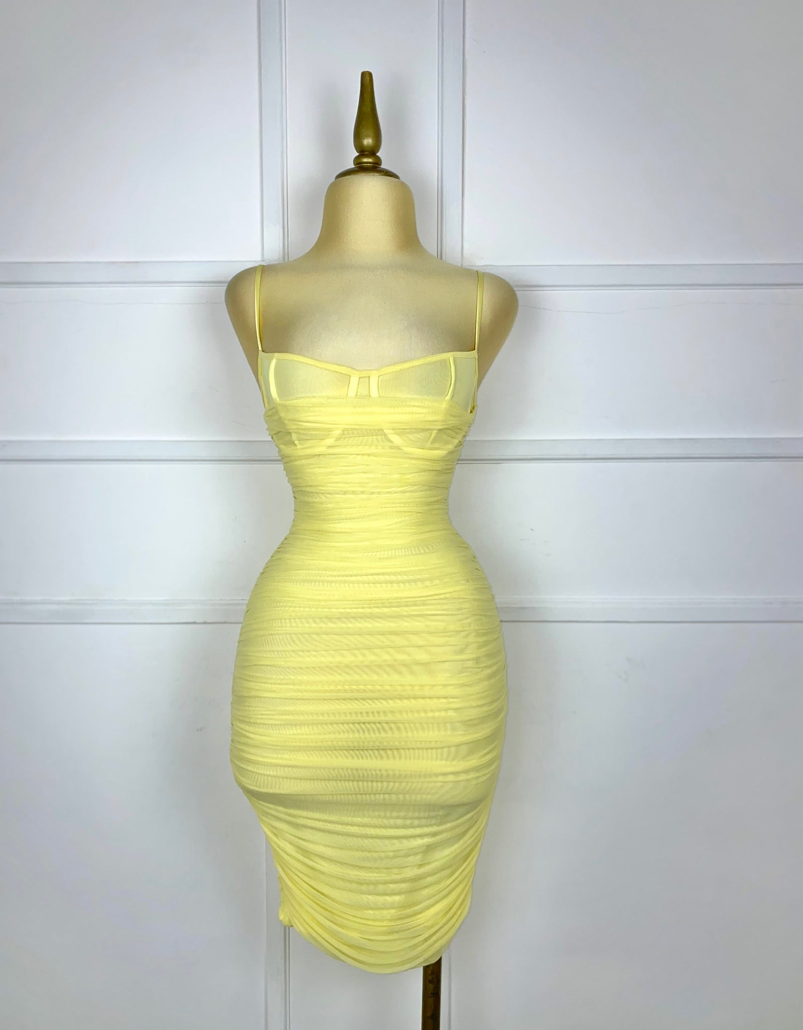 Vestido amarillo transparencia drapeado