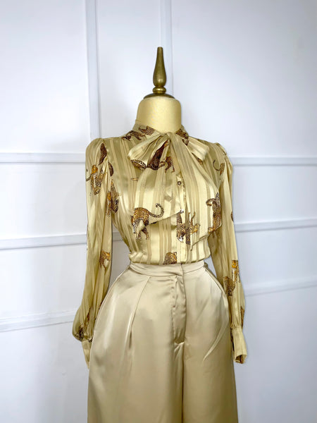 Set satinado con leopardos