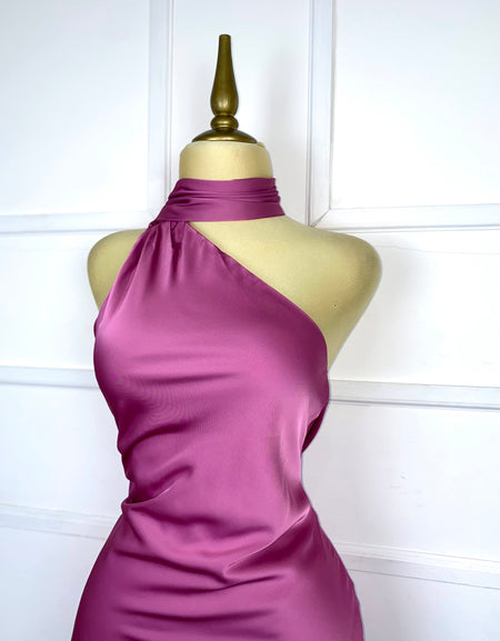 Vestido lila satinado asimétrico