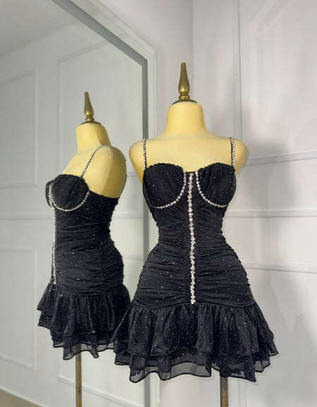 Vestido negro brilloso con pedrería