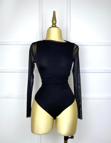 Bodysuit negro con drapeado mesh