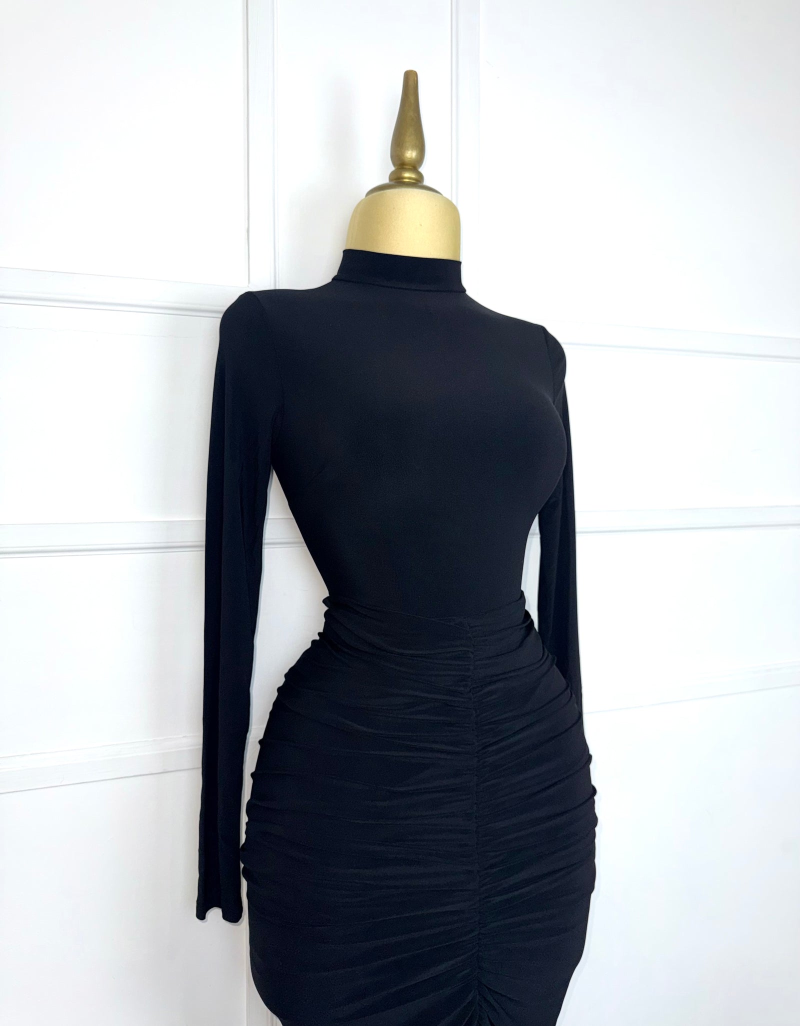 Vestido negro lycra con drapeado