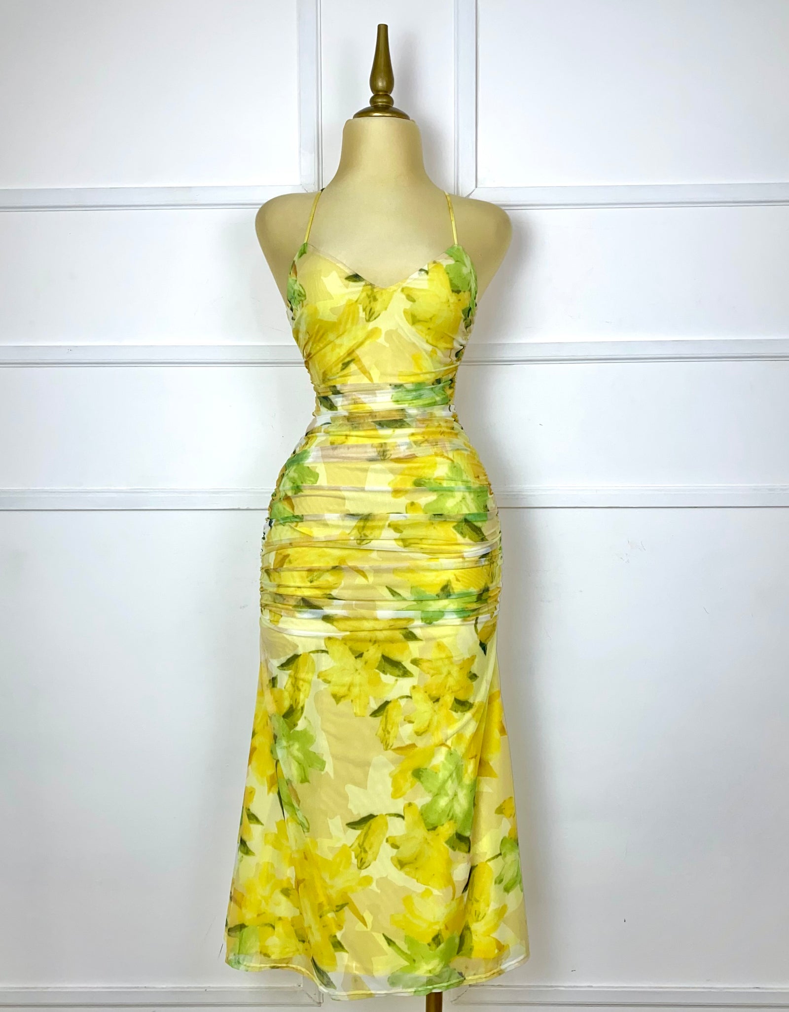 Vestido midi amarillo con flores