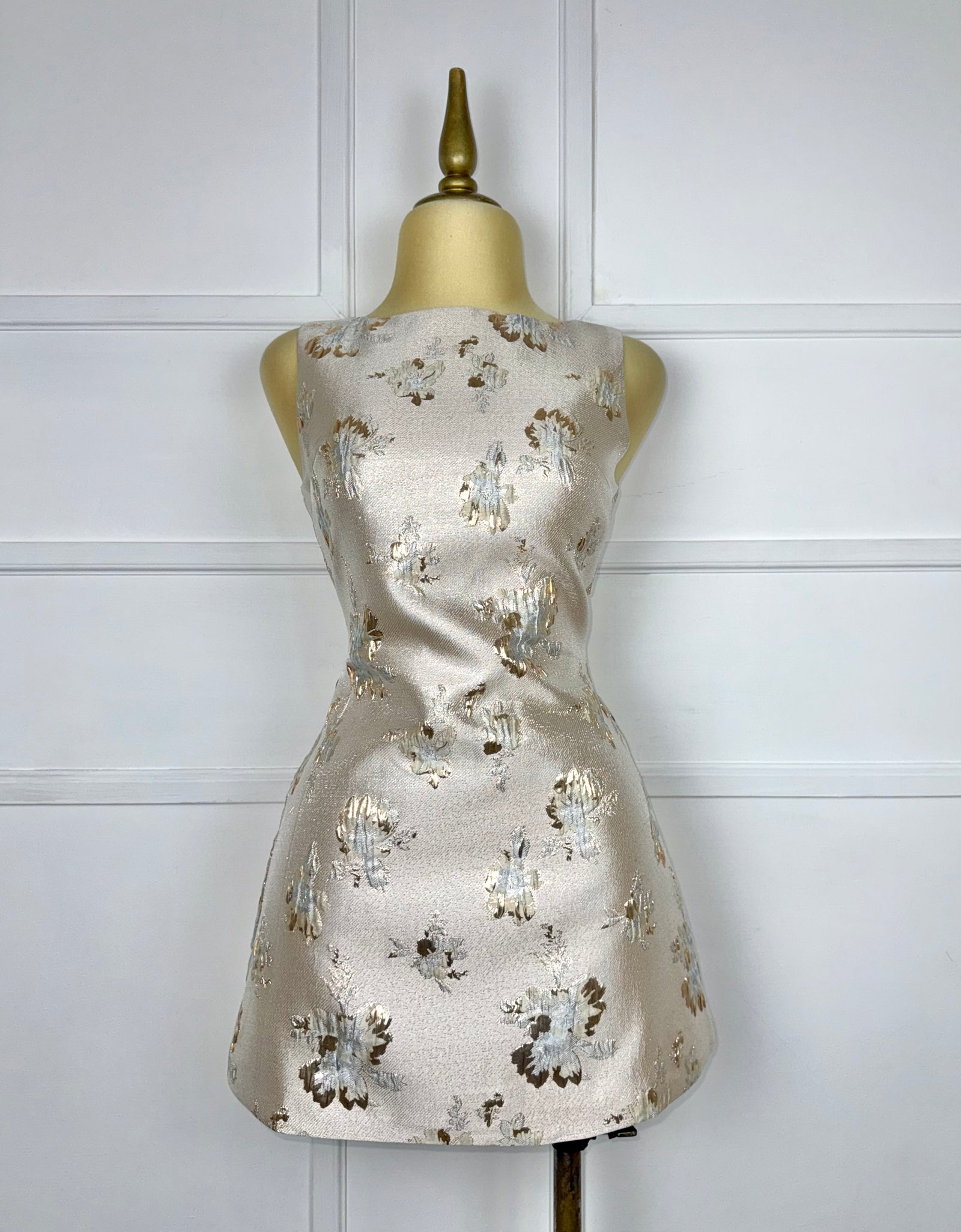 Vestido corto con brocado