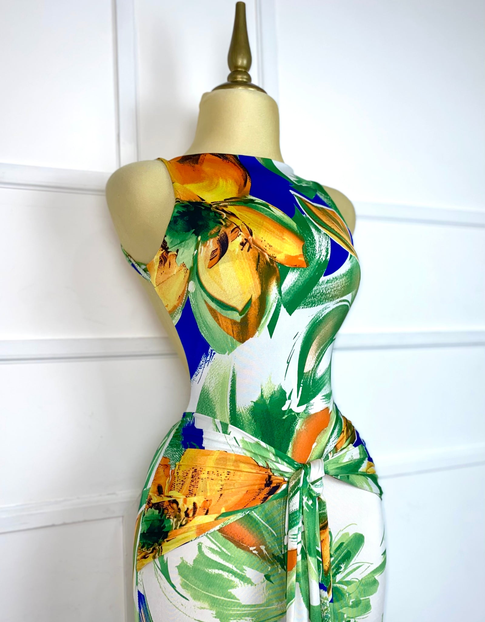 Vestido lycra estampado tropical