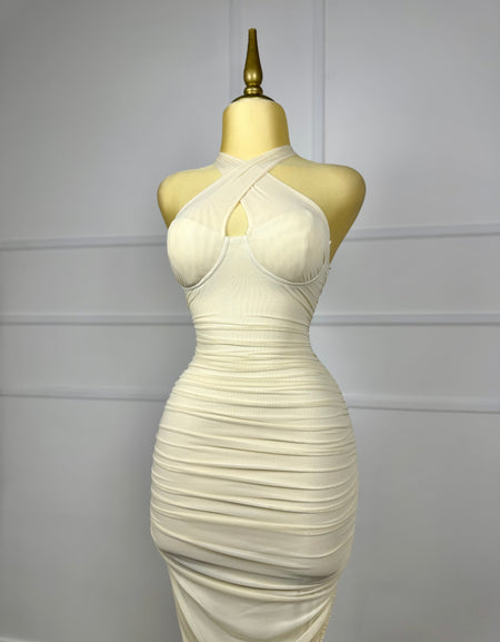Vestido beige drapeado cuello halter