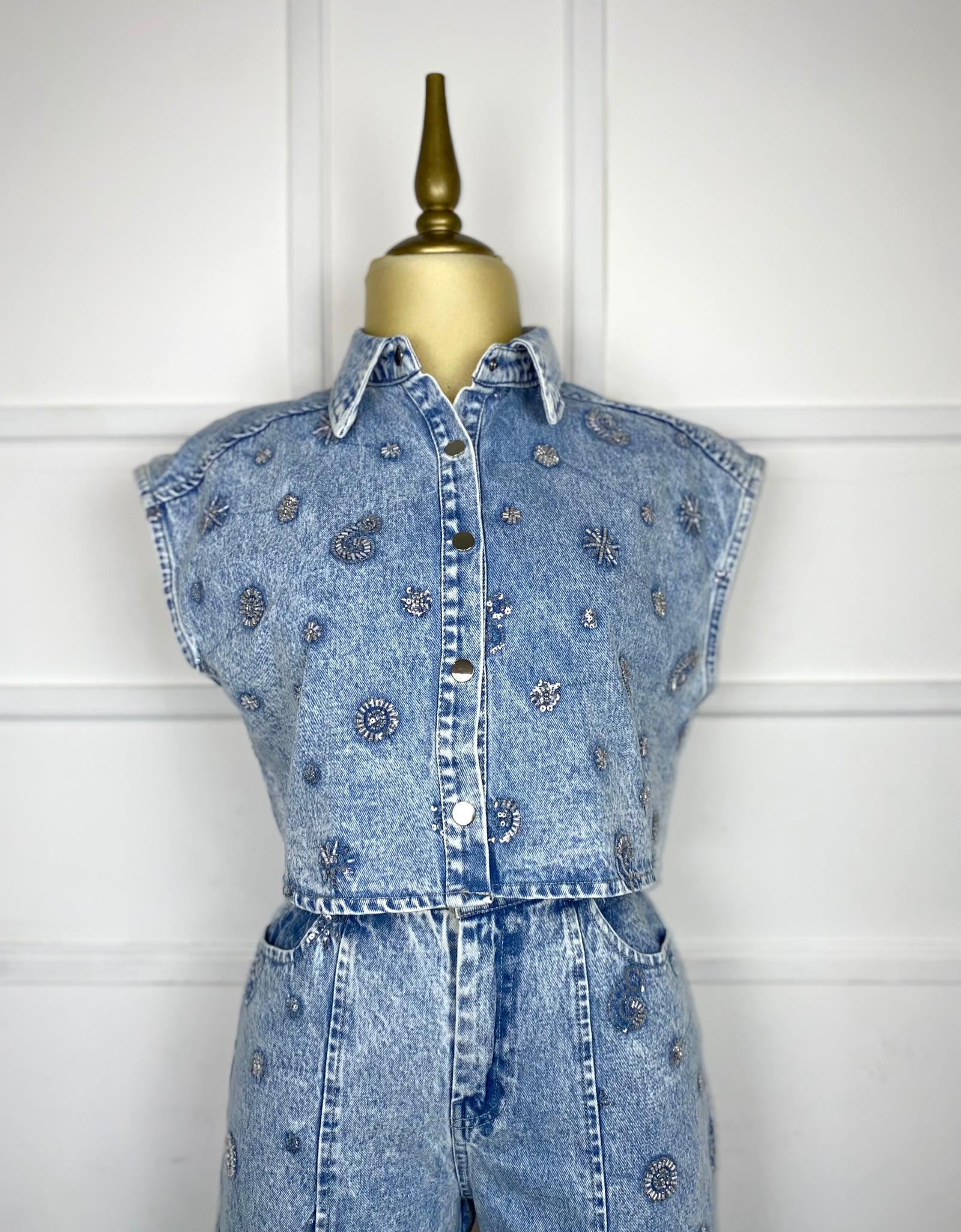 Set mezclilla con lentejuelas y chaquiras