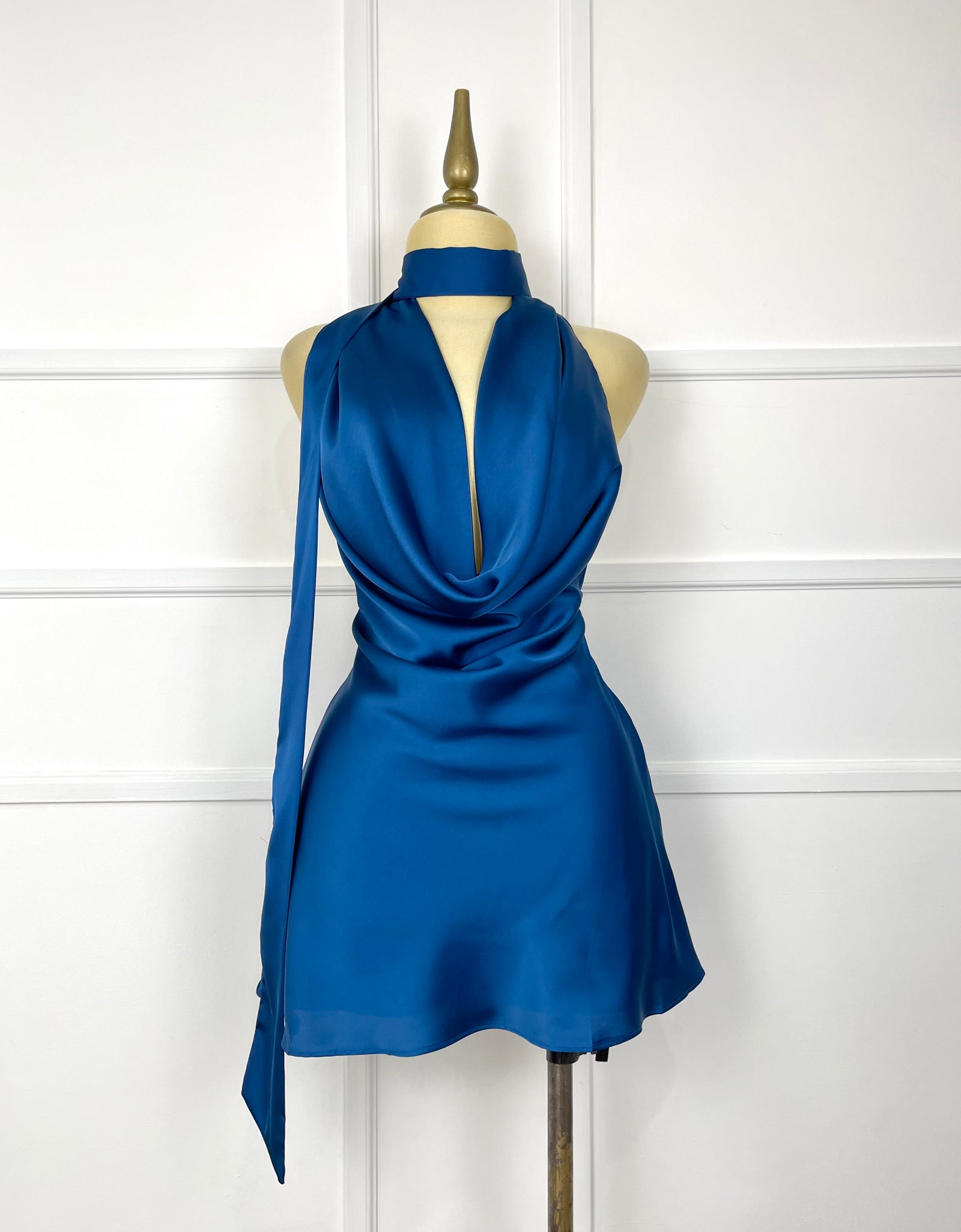 Vestido azul corto satín