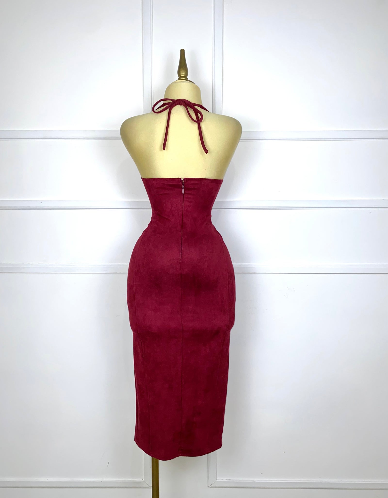 Vestido tinto halter gamuza