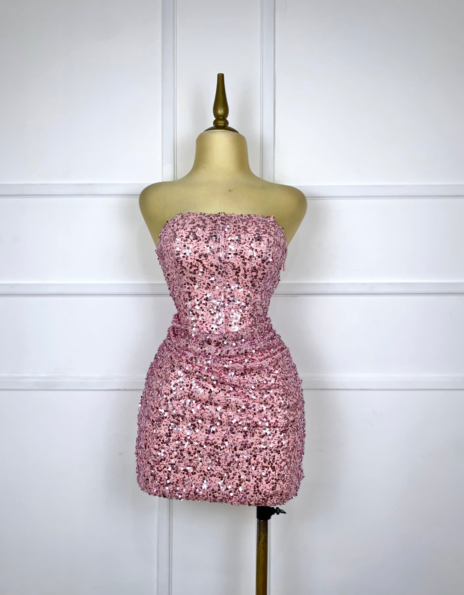 Vestido rosa strapless lentejuelas