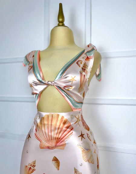 Vestido rosa con estampado de conchas
