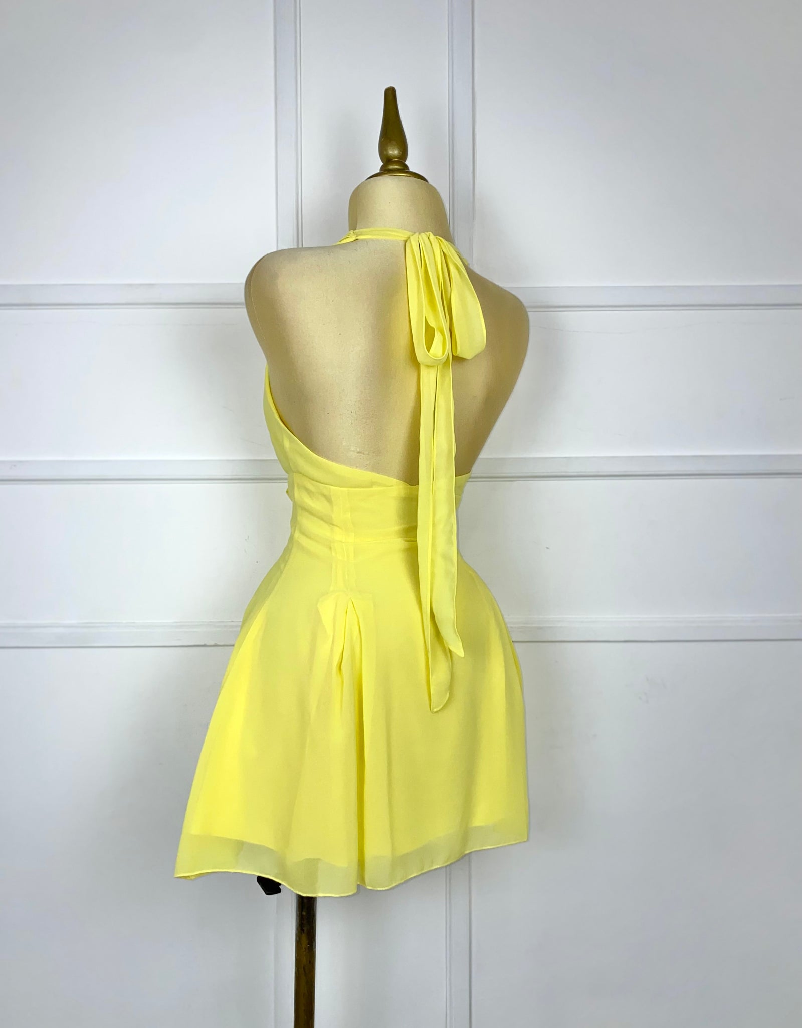Vestido amarillo liso con botones