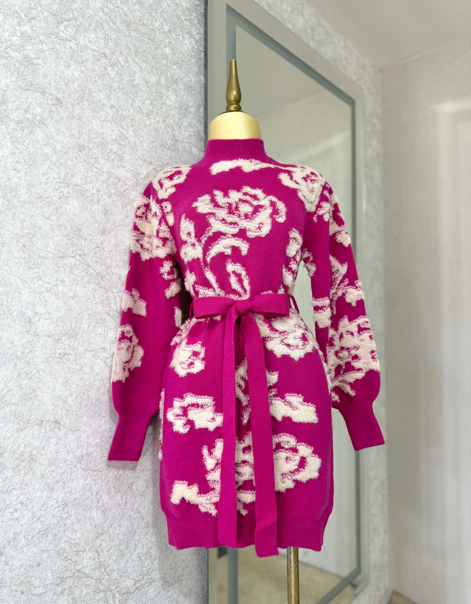 Vestido rosa afelpado con estampado