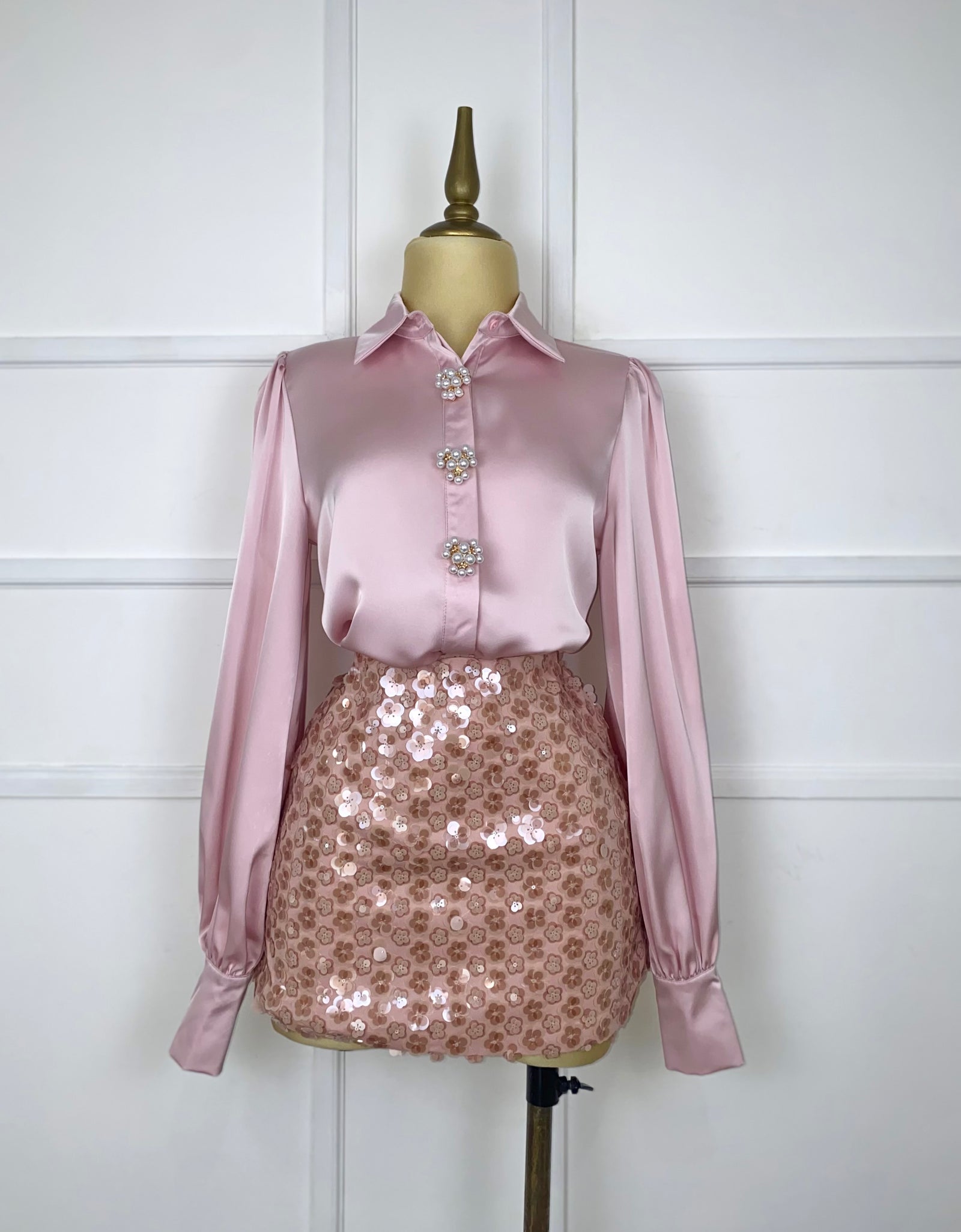 Falda rosa con florecitas de lentejuelas