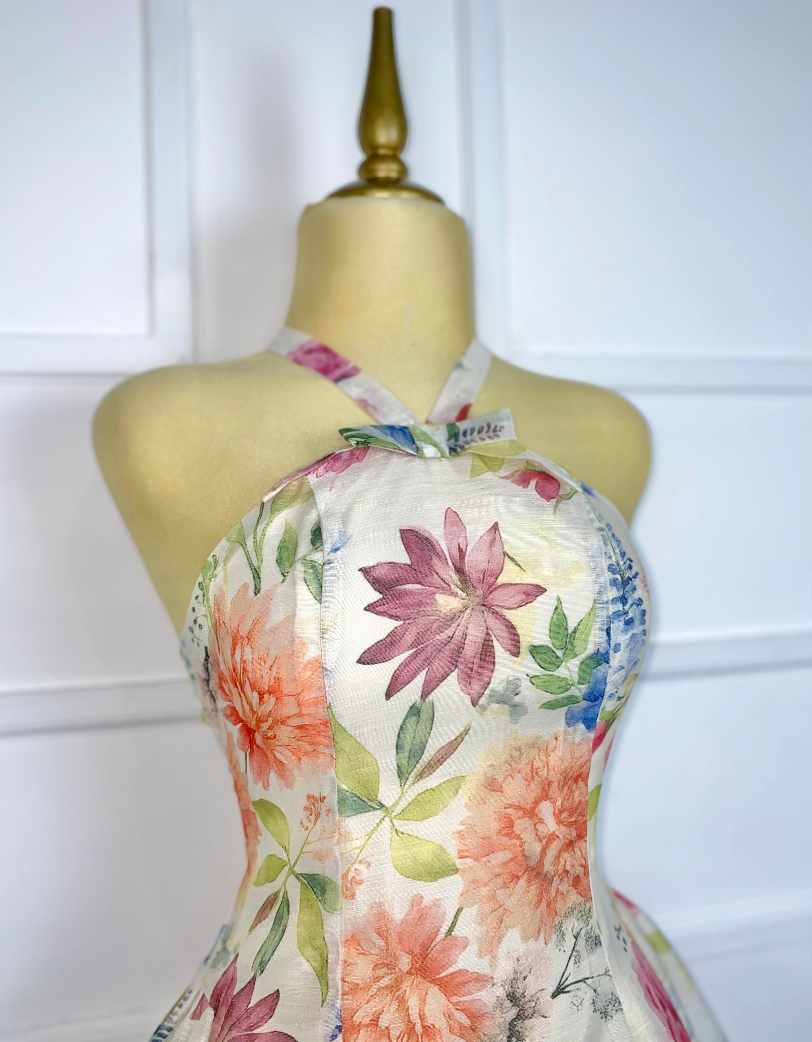 Vestido con flores corte A