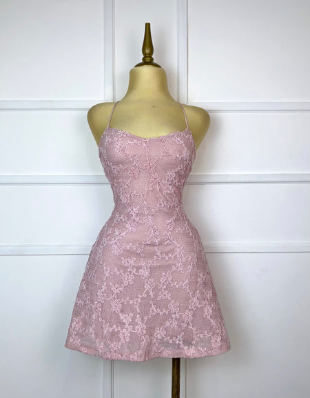 Vestido corto rosa de encaje