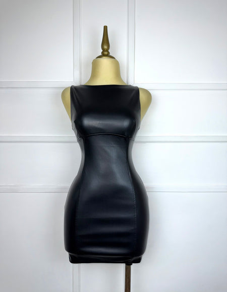 Vestido corto negro vinipiel