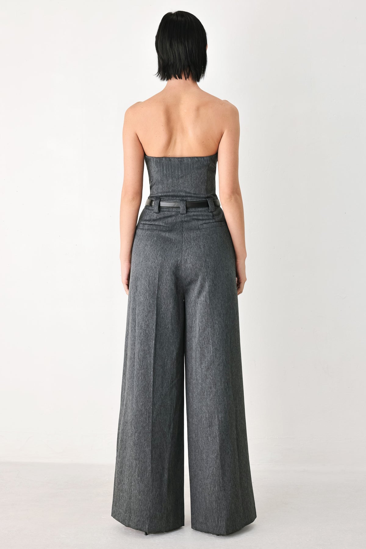 Palazzo gris strapless con cinto