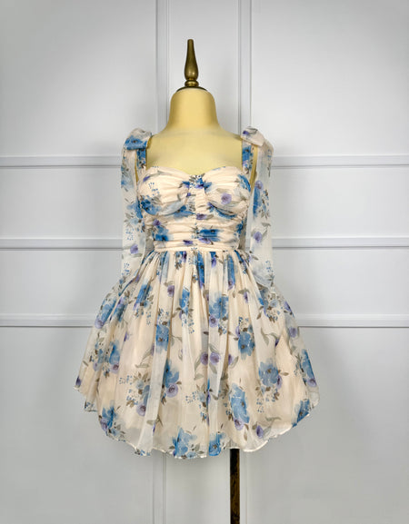 Vestido crema con flores azules