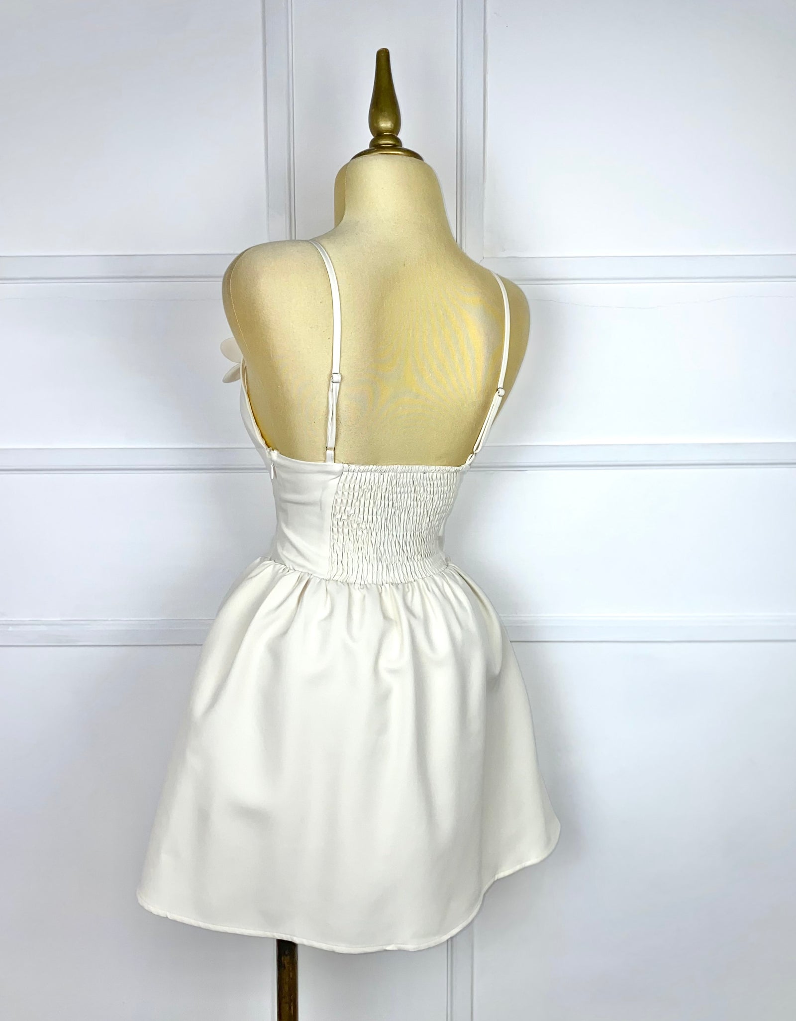 Vestido beige con flores