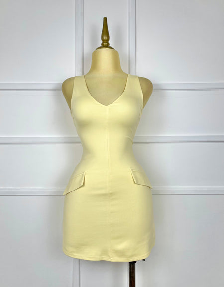 Vestido corto amarillo mantequilla
