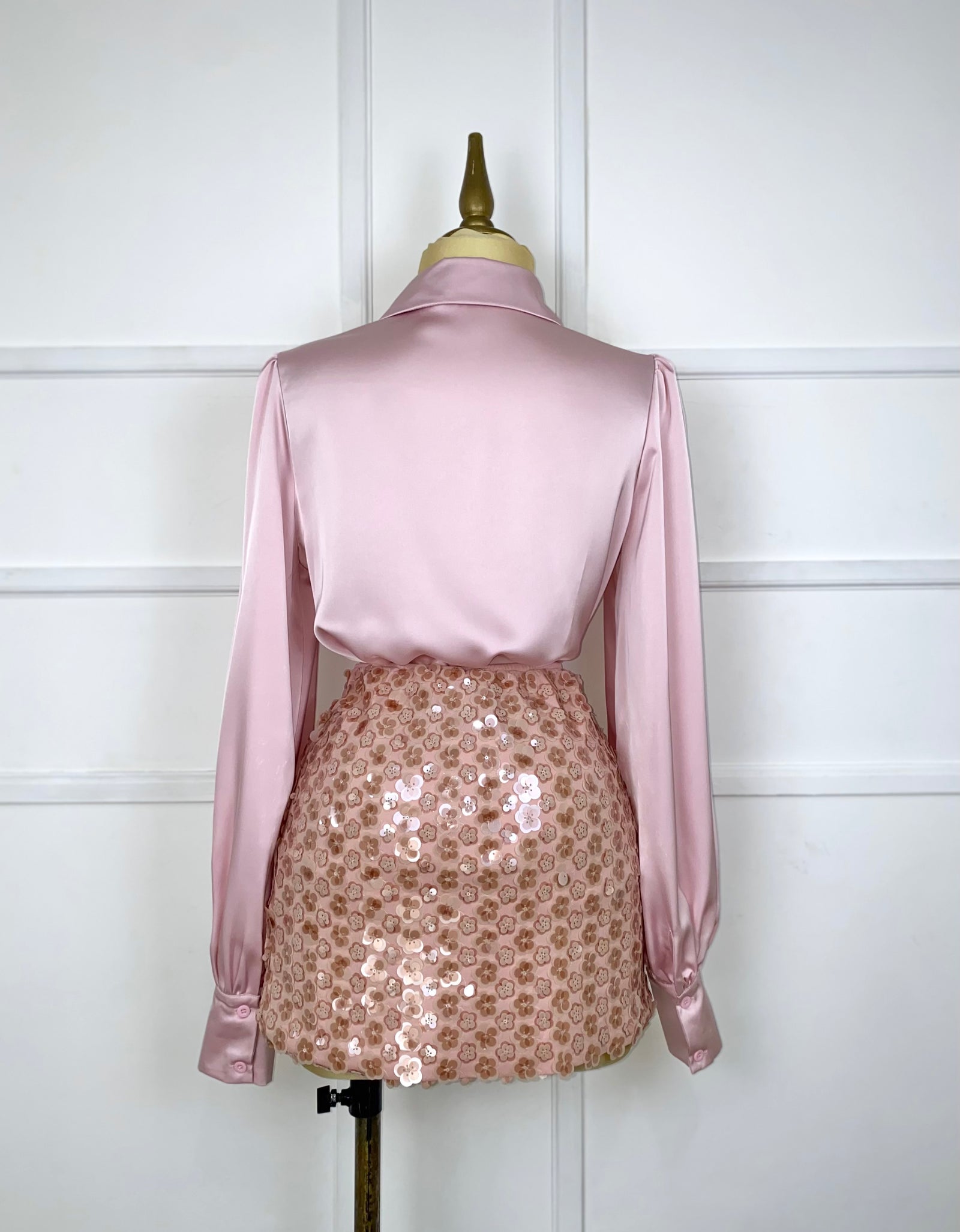 Falda rosa con florecitas de lentejuelas
