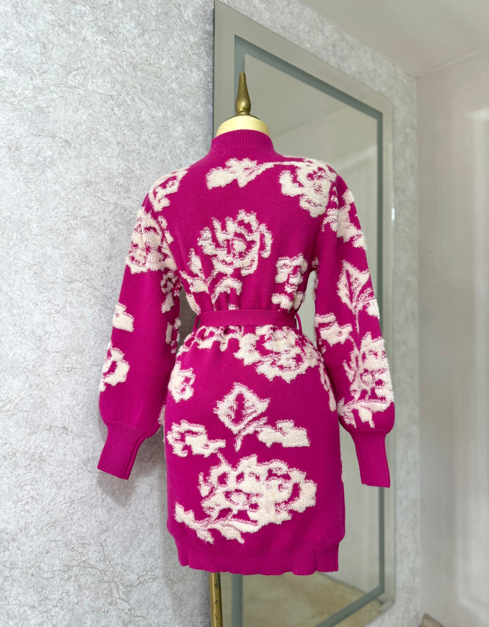 Vestido rosa afelpado con estampado