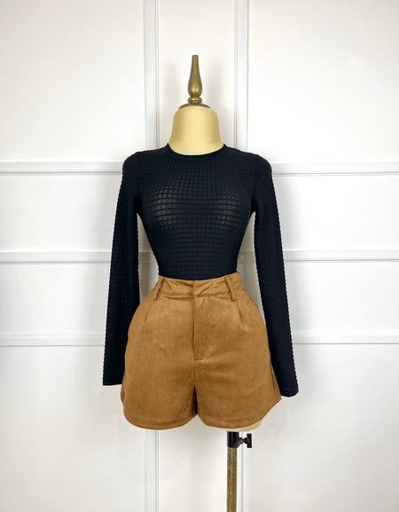 Short camel de gamuza