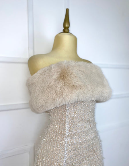Vestido glitter con perlas y peluche