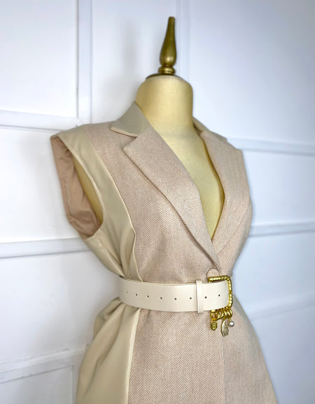 Set beige con vinipiel y cinto