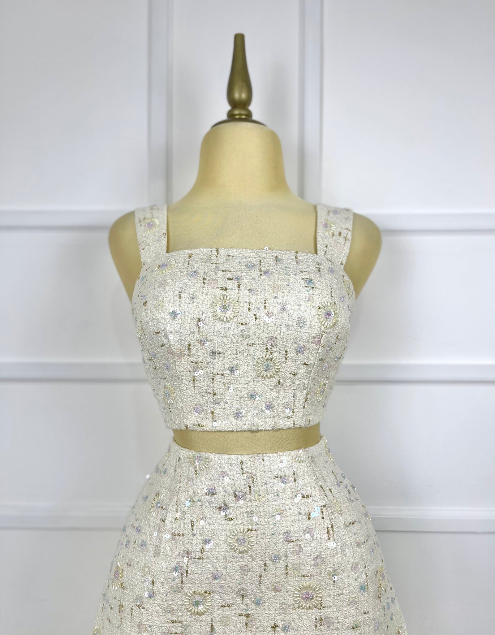 Set beige tweed con aplicaciones