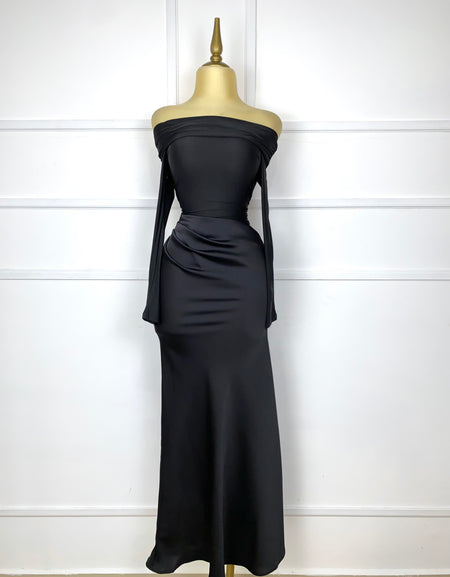 Vestido negro liso (bodysuit por debajo)