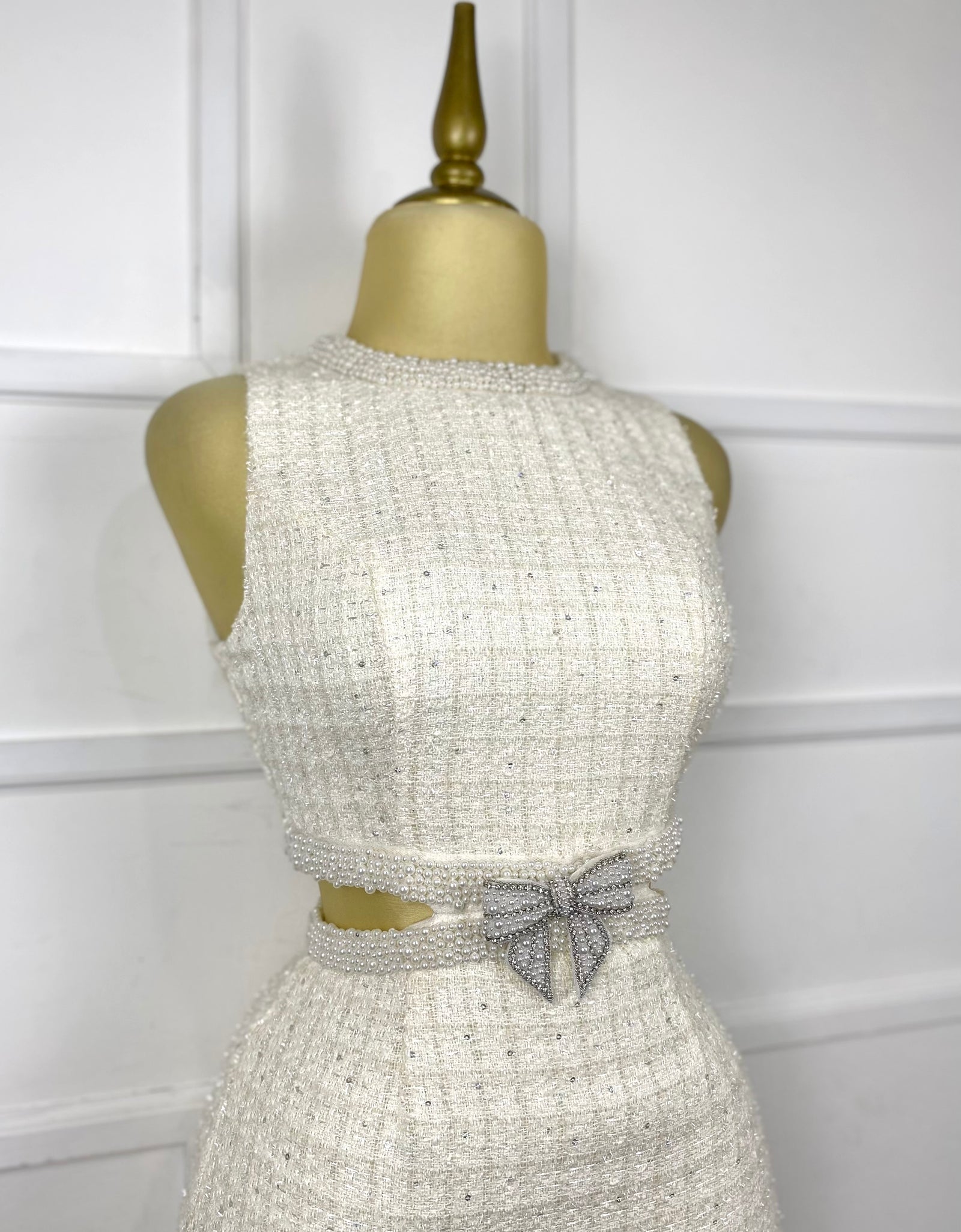 Vestido tweed beige con perlas