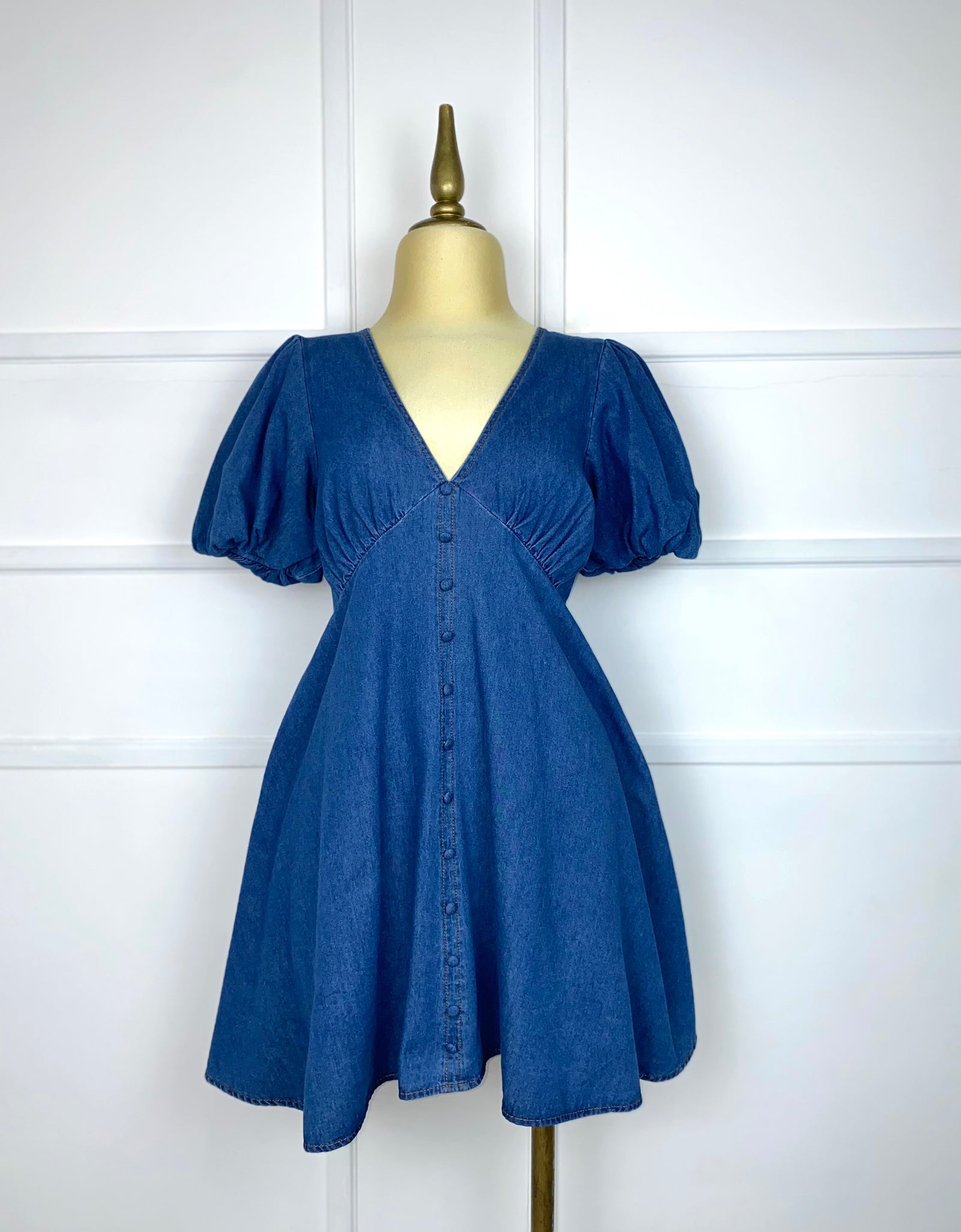 Vestido corto de mezclilla con botones