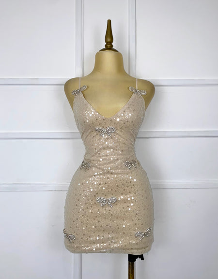 Vestido champagne con lentejuela y moños